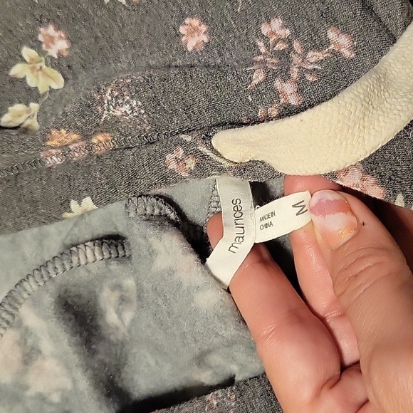 Maurices Gray Floral Hooded Sweatshirt Size M - Picture 2 of 4